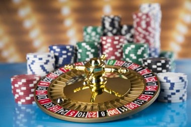 asik toto app showing live blackjack table with dealer and player interface
